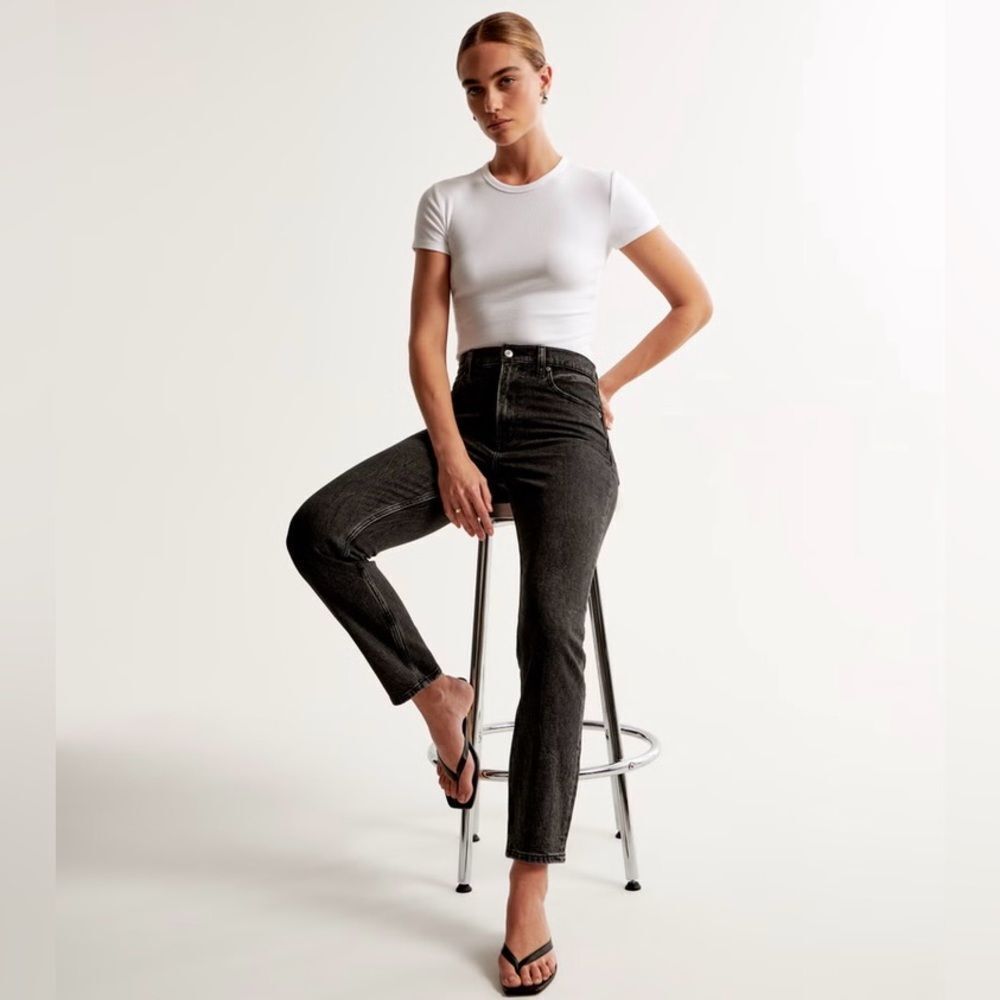 #154 ABERCROMBIE Ankle Straight Jeans